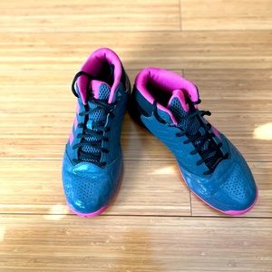 Ladies basketball shoes.